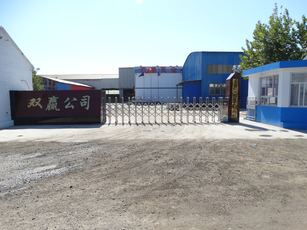 廠區(qū)門(mén)口